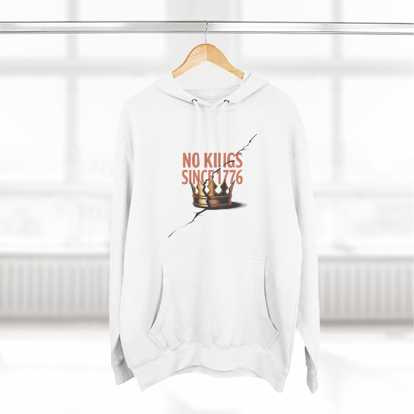 Three-Panel Fleece Hoodie – No Kings Since 1776, Cozy Sweatshirt for Chess Lovers, Casual Wear, Gift for History Buffs, Perfect for Fall