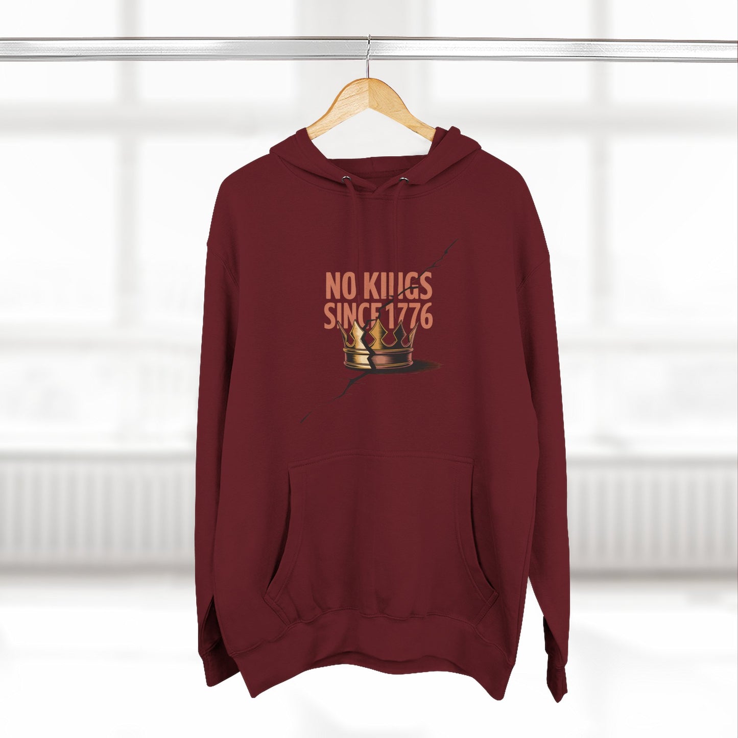 Three-Panel Fleece Hoodie – No Kings Since 1776, Cozy Sweatshirt for Chess Lovers, Casual Wear, Gift for History Buffs, Perfect for Fall