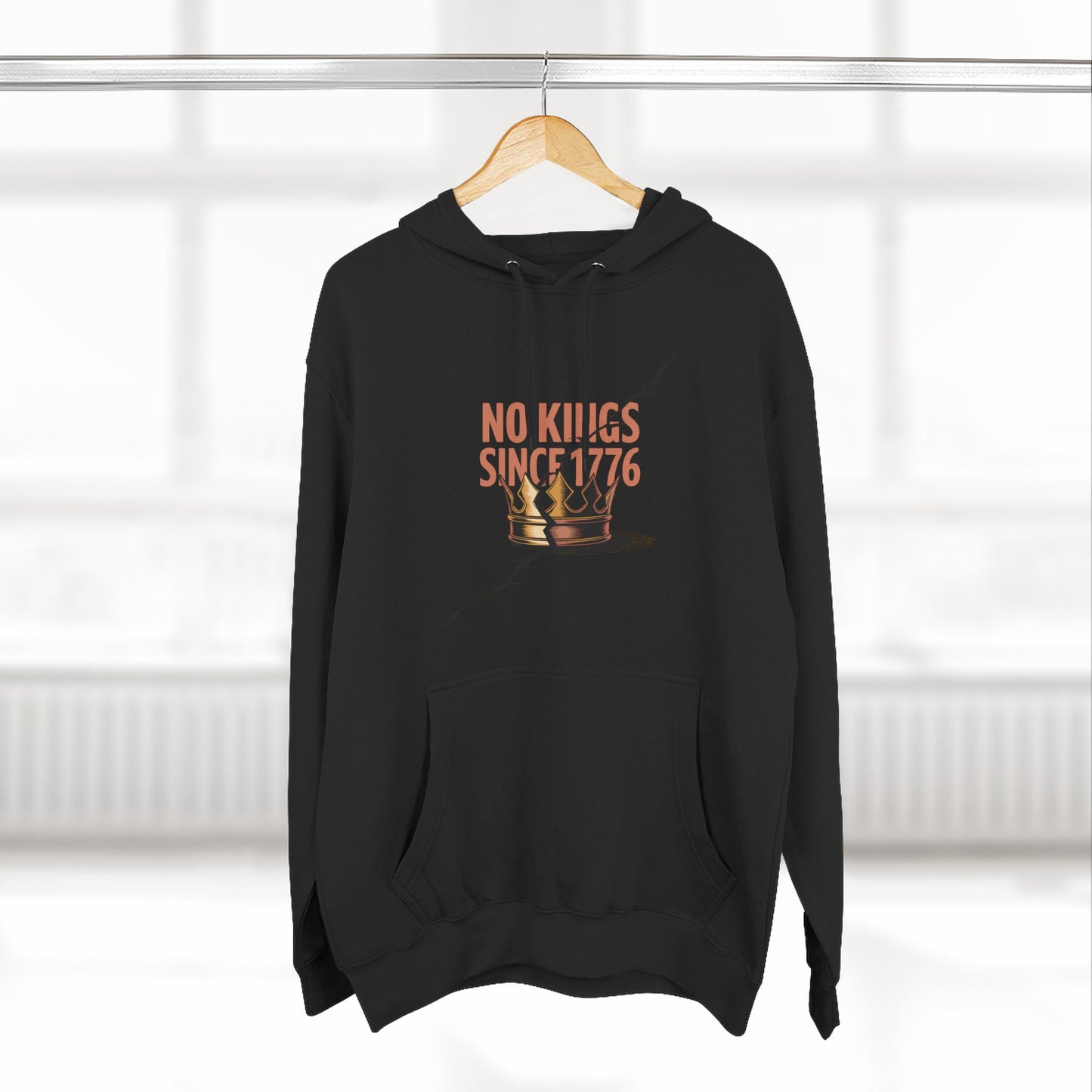 Three-Panel Fleece Hoodie – No Kings Since 1776, Cozy Sweatshirt for Chess Lovers, Casual Wear, Gift for History Buffs, Perfect for Fall