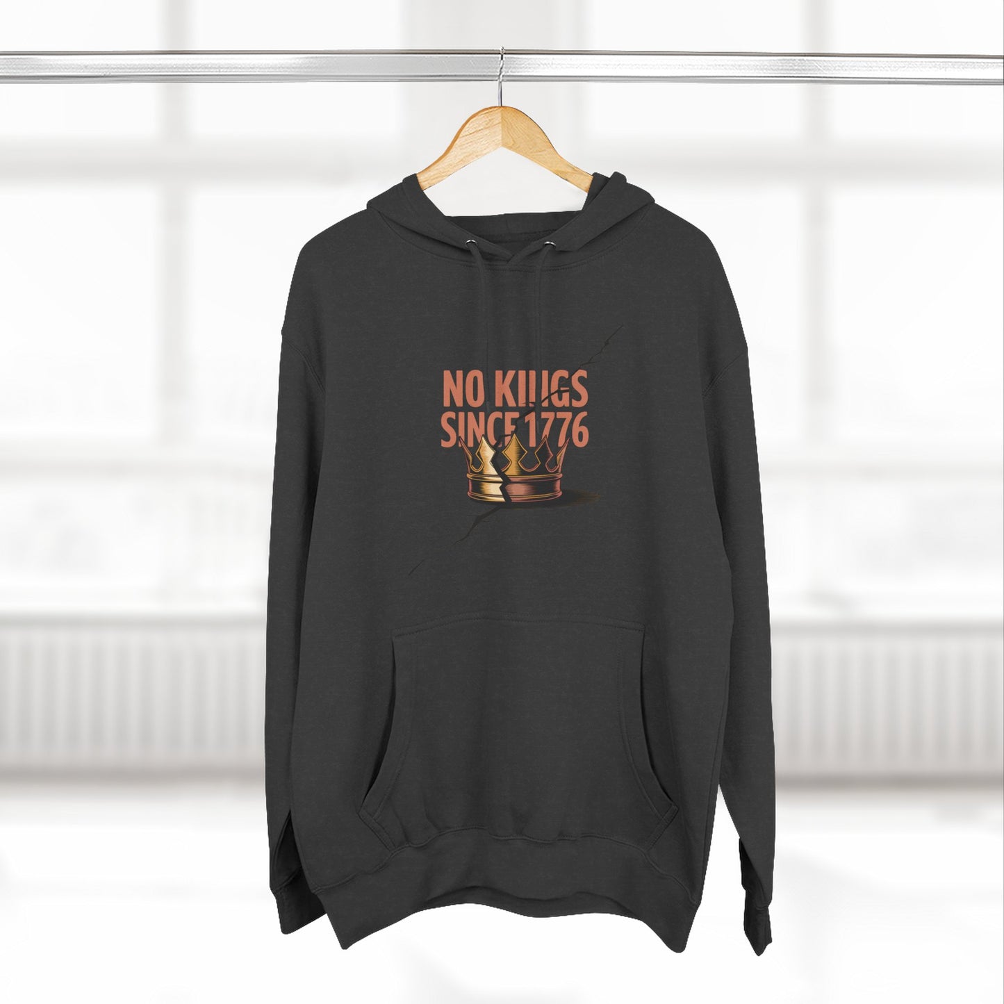 Three-Panel Fleece Hoodie – No Kings Since 1776, Cozy Sweatshirt for Chess Lovers, Casual Wear, Gift for History Buffs, Perfect for Fall